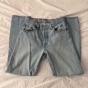 Women’s Levi’s 501 Straight Leg Classic Denim Jeans Light Wash 25